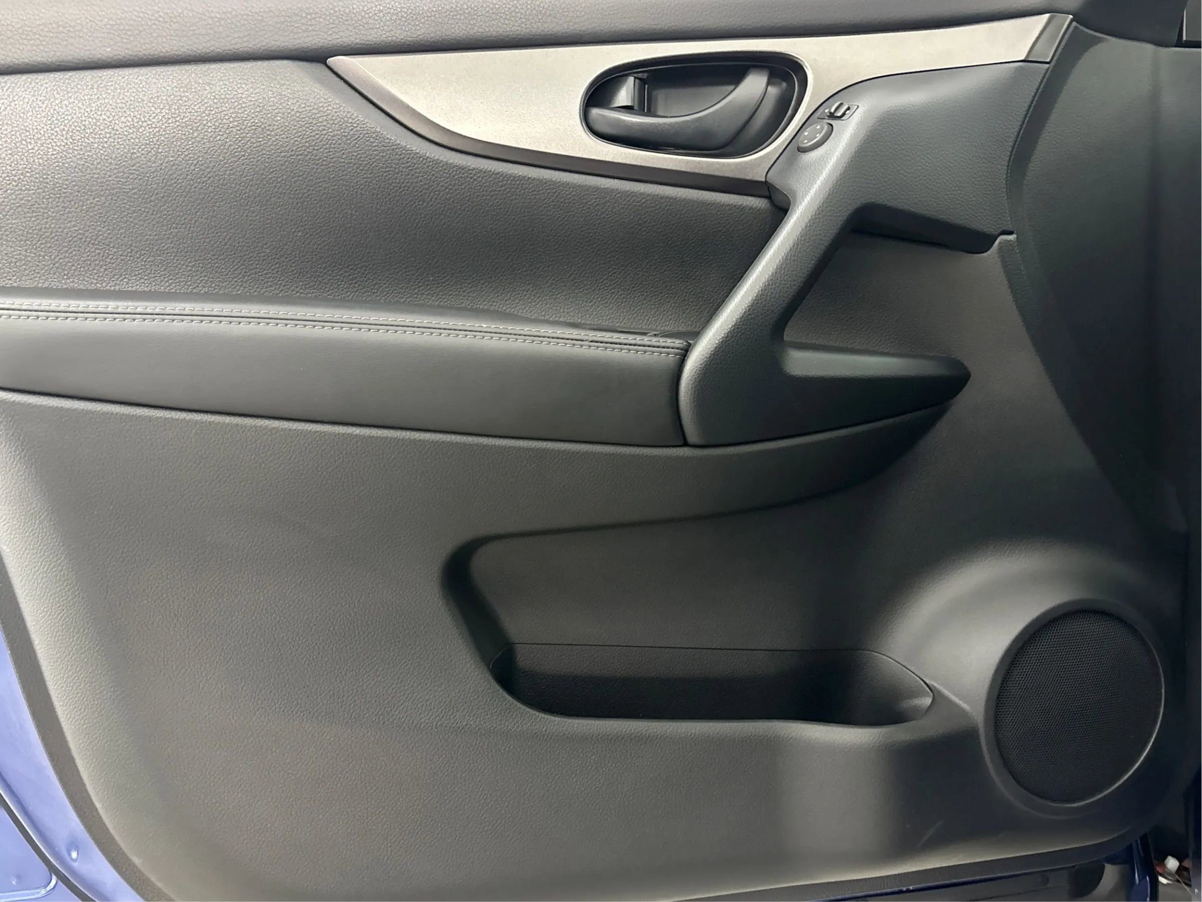 Used 2022 Nissan Rogue Sport S image 26