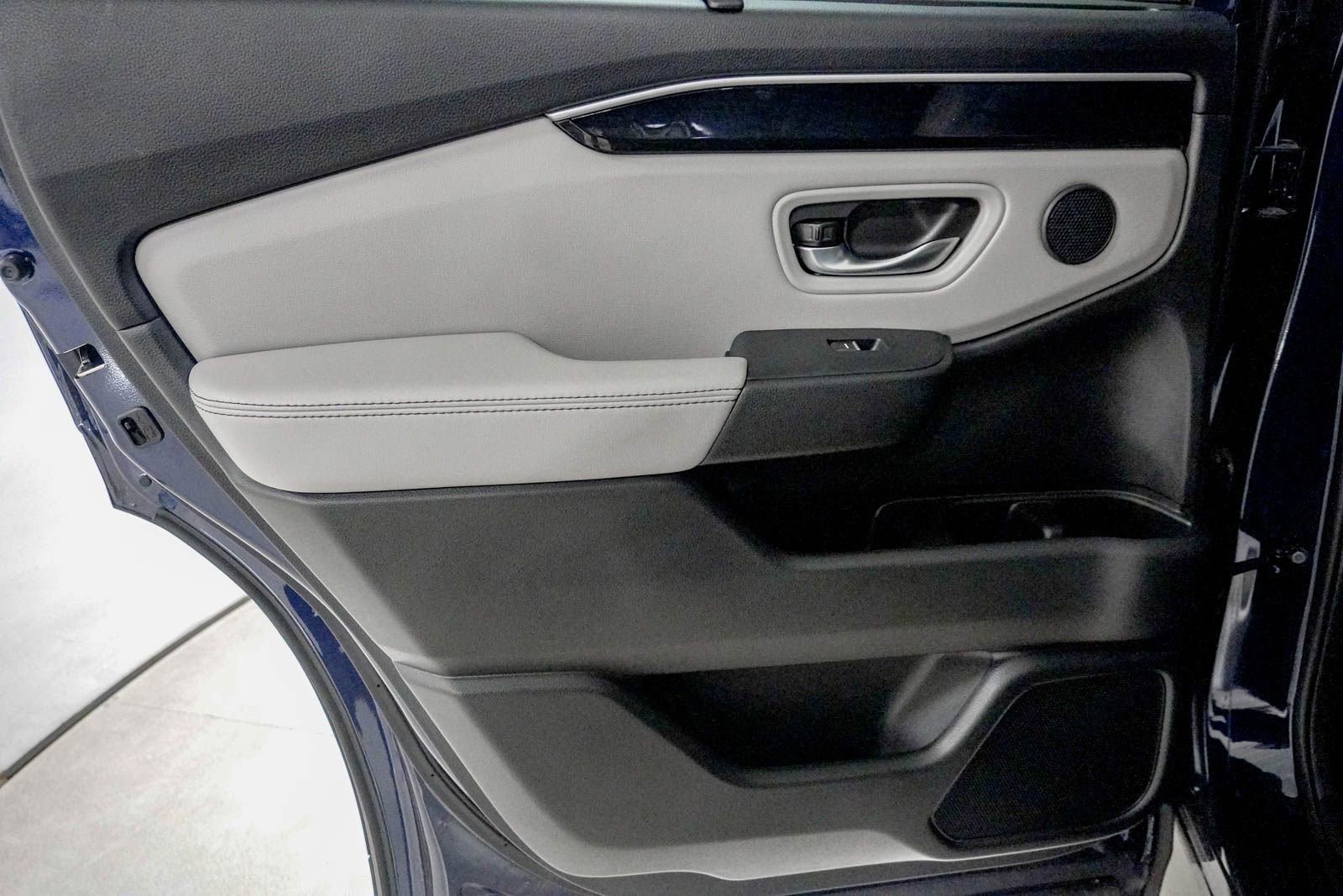 Certified 2025 Honda Pilot Touring image 38