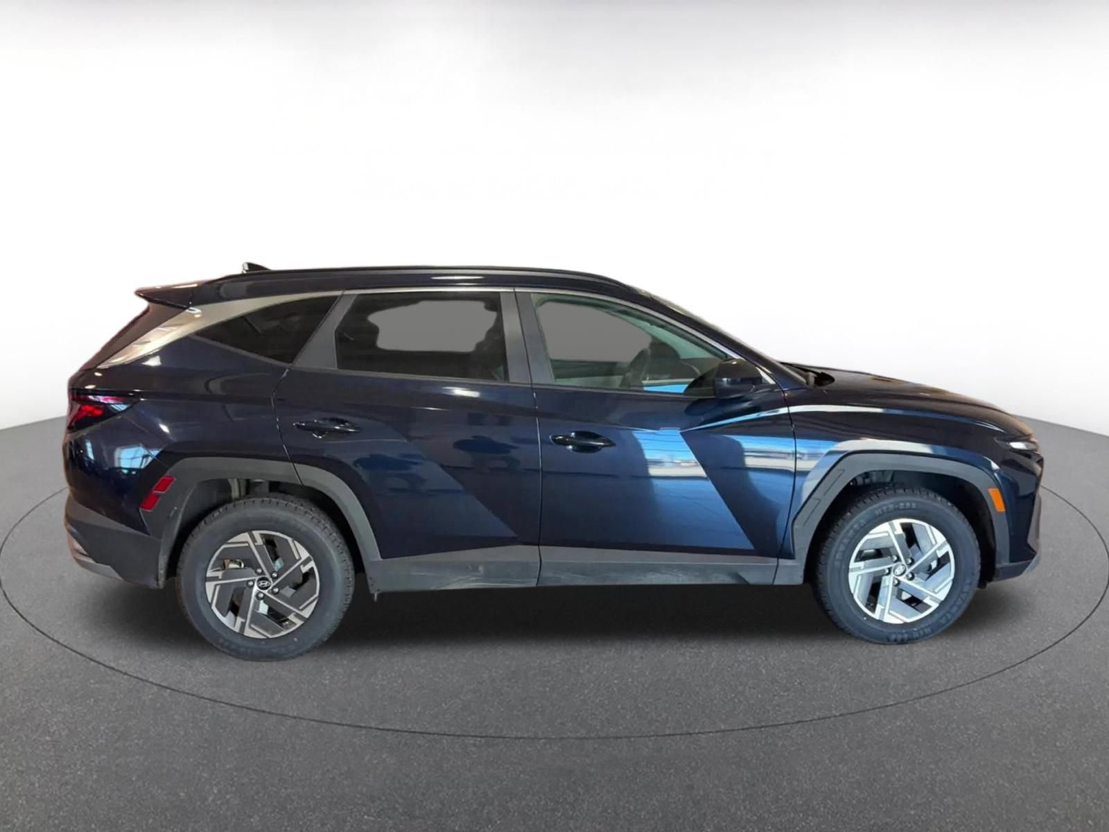 Used 2025 Hyundai Tucson Blue image 16