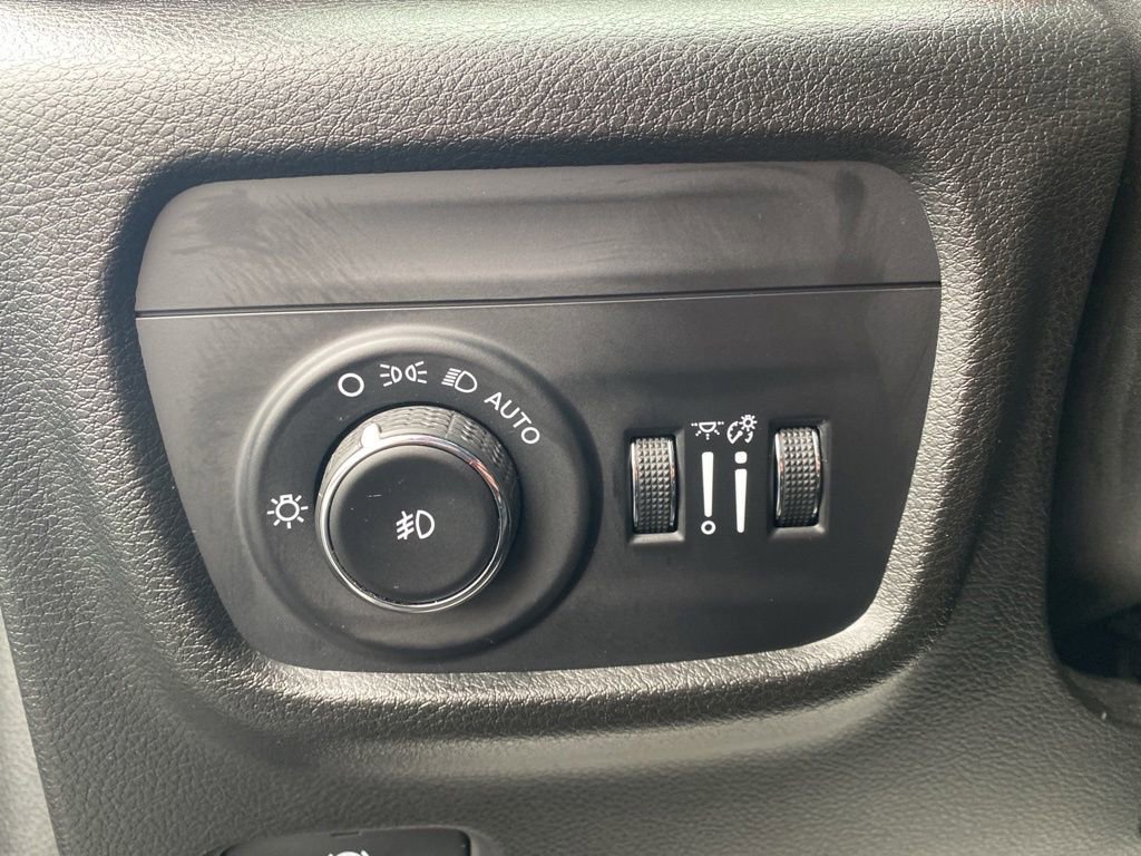 Used 2024 Jeep Grand Cherokee Limited AWD/4WD image 14