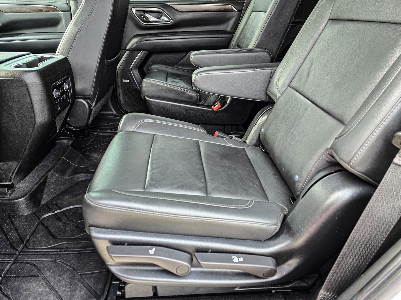 Used 2022 Chevrolet Tahoe LT w/ Luxury Package image 33