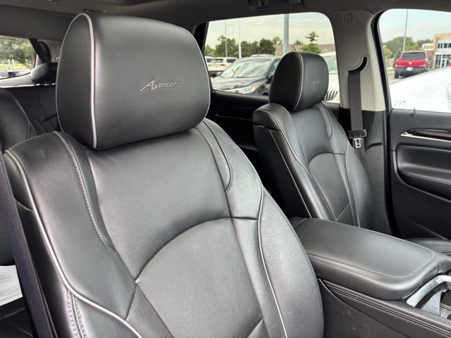 Used 2021 Buick Enclave Avenir w/ Avenir Technology Package image 25