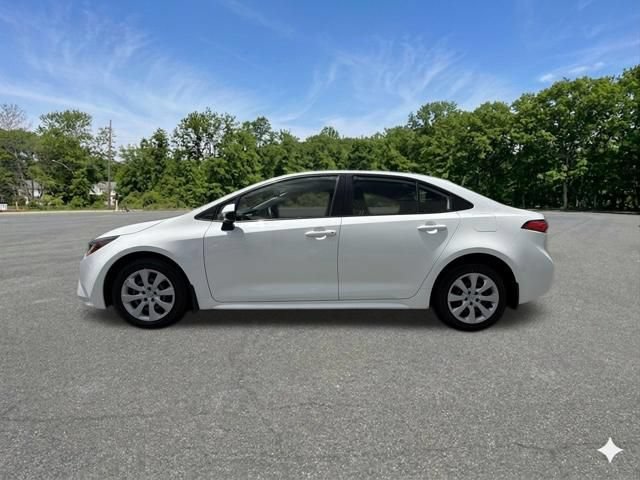 Used 2023 Toyota Corolla LE w/ Carpet Mat Package (TMS) FWD image 5