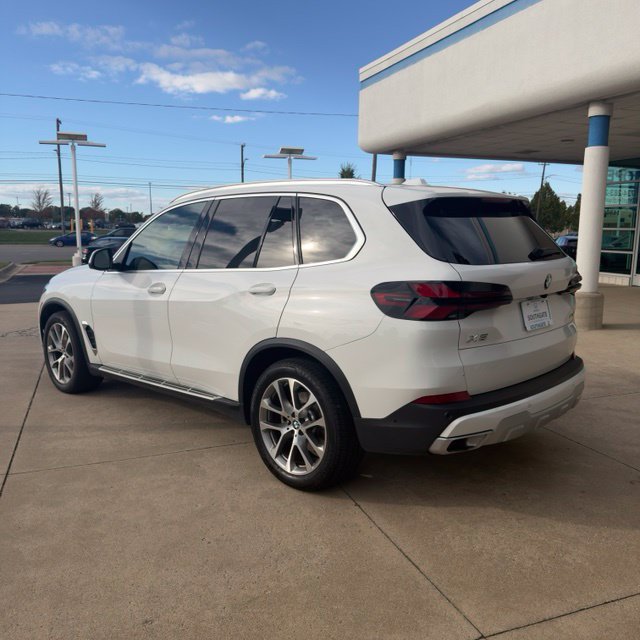 Used 2026 BMW X5 xDrive40i AWD/4WD image 3