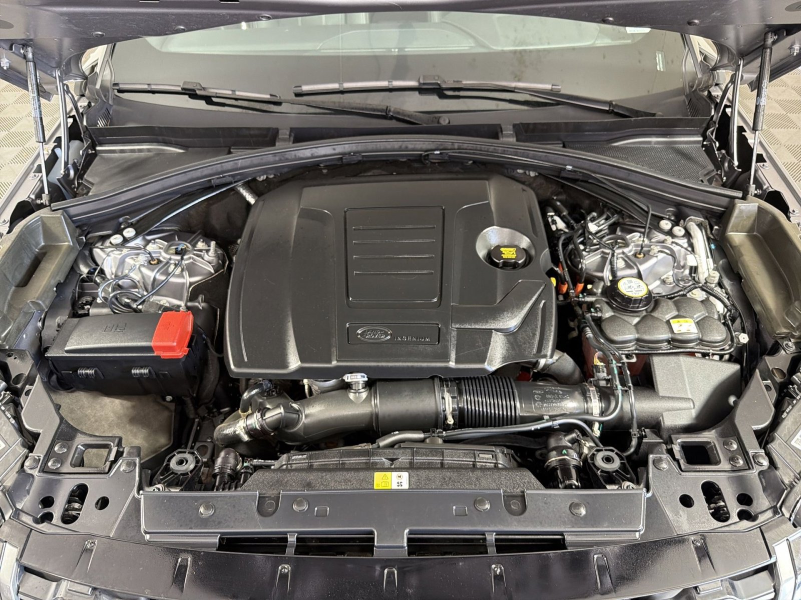 Used 2023 Land Rover Range Rover Velar R-Dynamic S image 28