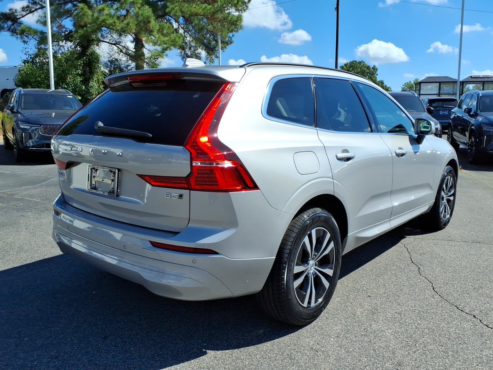 Certified 2023 Volvo XC60 B5 Core w/ Climate Package AWD/4WD image 3