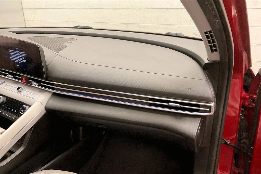 Used 2023 Hyundai Elantra Limited FWD image 12