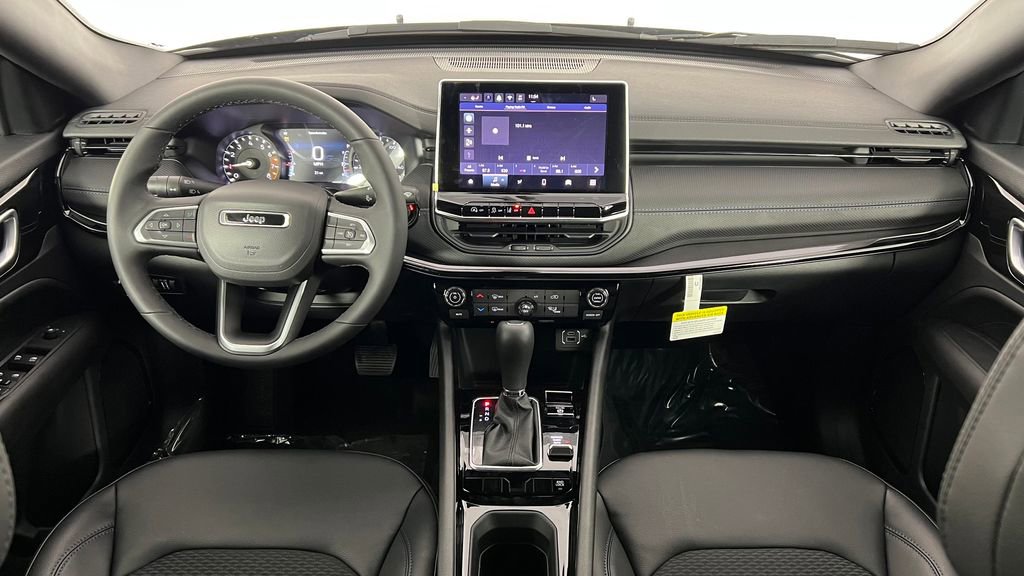 New 2026 Jeep Compass Latitude image 14