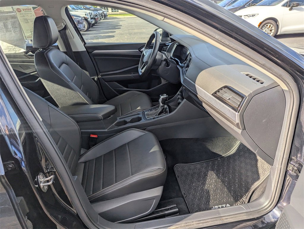 Used 2023 Volkswagen Jetta SE image 18