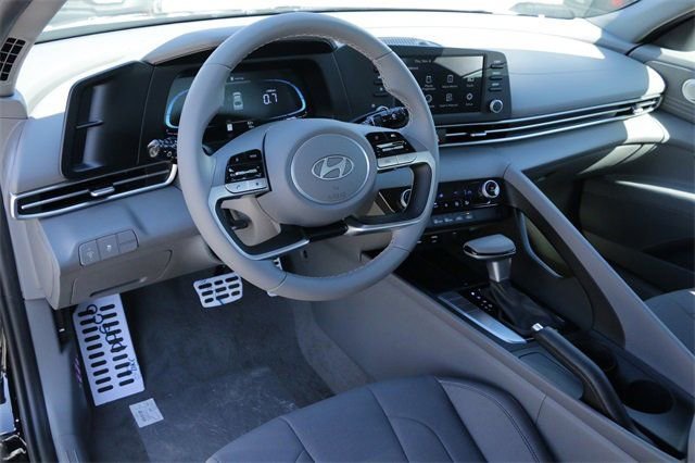 Used 2026 Hyundai Elantra Sport image 8