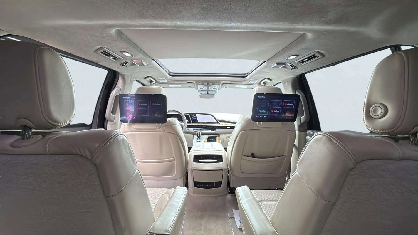 Used 2022 Cadillac Escalade Premium Luxury Platinum w/ LPO, Radiant Package RWD image 19