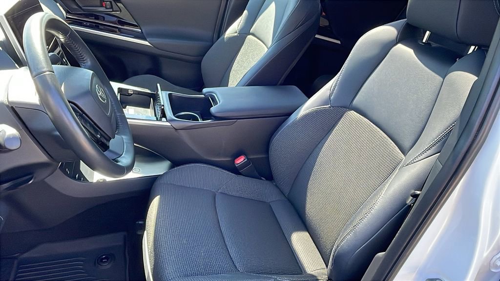 Certified 2022 Toyota Venza LE AWD/4WD image 11
