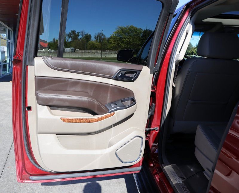Used 2018 Chevrolet Suburban Premier image 19