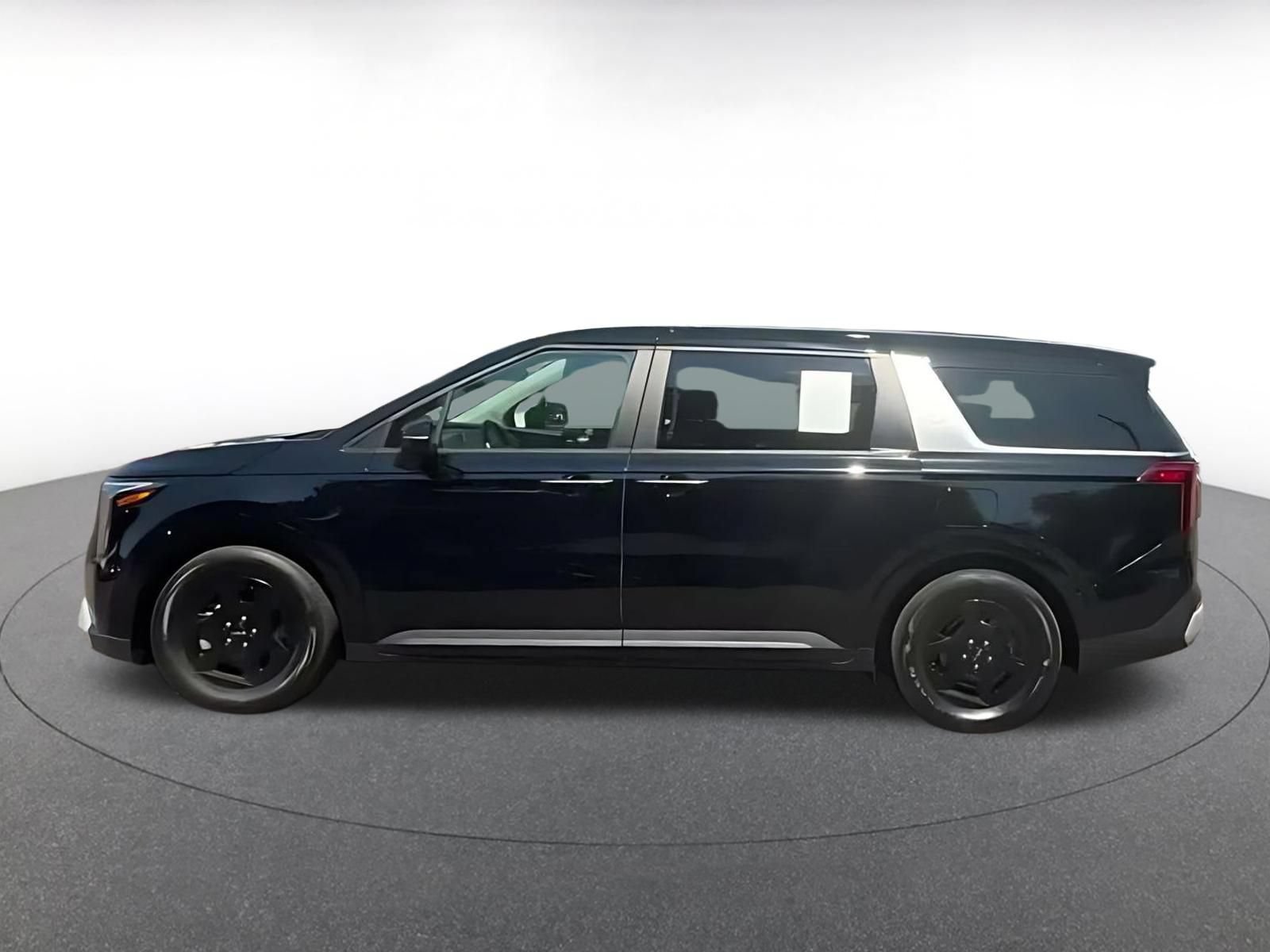 Used 2026 Kia Carnival FWD image 6