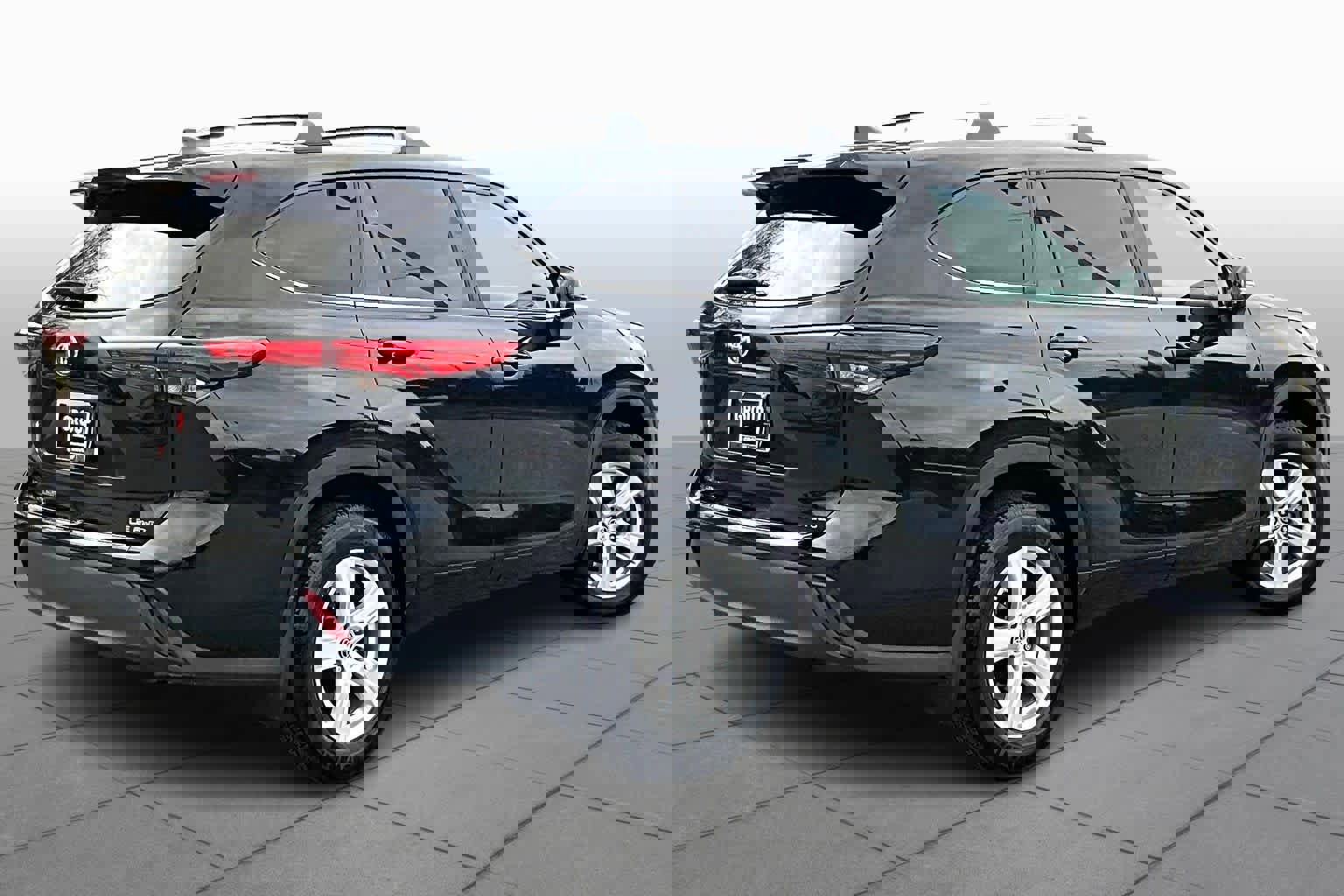 Used 2023 Toyota Highlander LE image 11