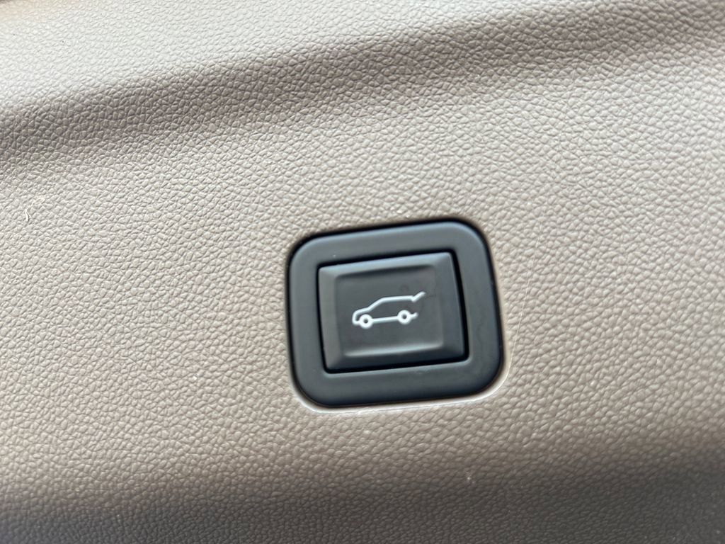 Certified 2024 GMC Yukon XL Denali image 48