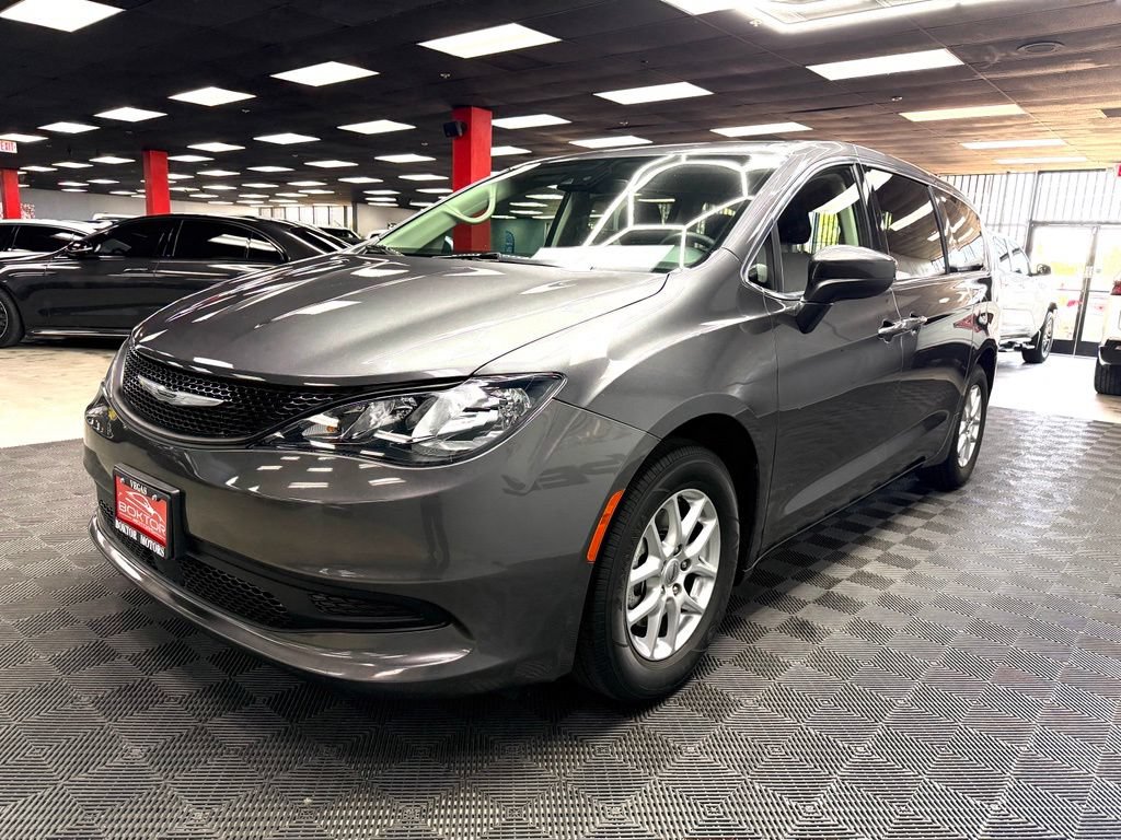 Used 2023 Chrysler Voyager LX FWD image 7