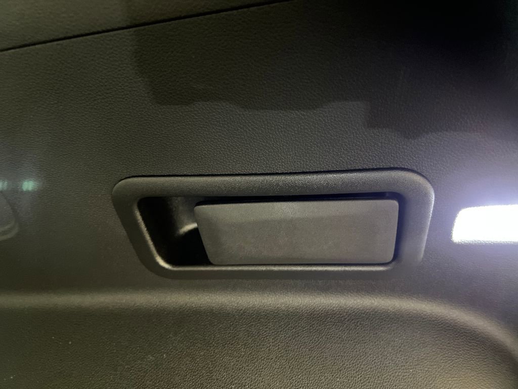 Used 2025 Chevrolet Blazer LT image 32