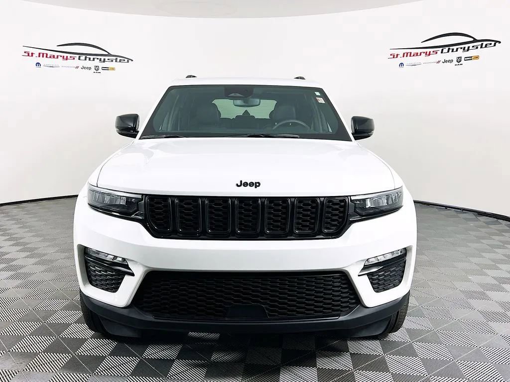 Used 2024 Jeep Grand Cherokee Limited w/ Black Appearance Package AWD/4WD image 3