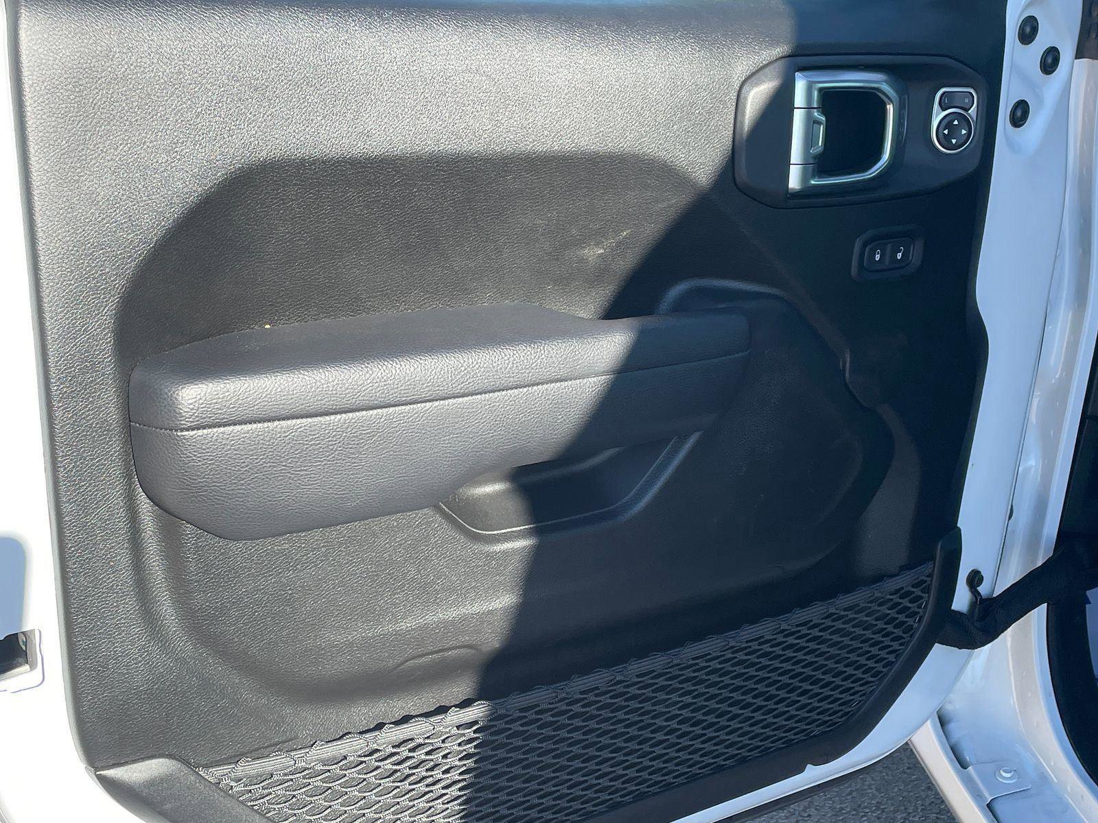 Used 2025 Jeep Gladiator Sport image 9