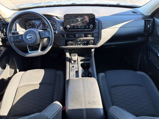 Used 2025 Nissan Pathfinder S FWD image 34