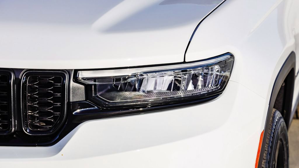 New 2025 Jeep Grand Cherokee Limited w/ Black Appearance Package image 5