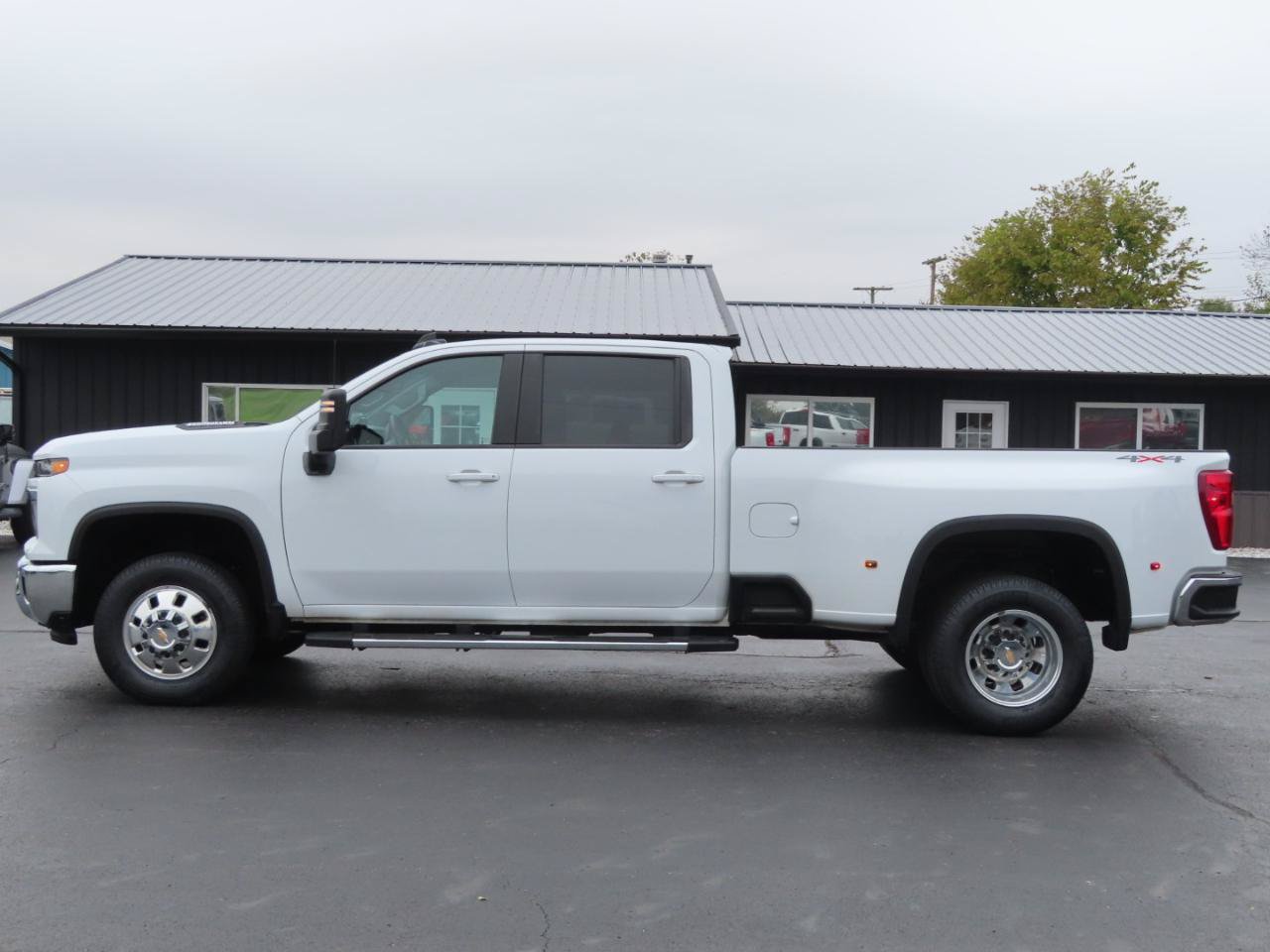 Used 2025 Chevrolet Silverado 3500 LT w/ Safety Package AWD/4WD image 3