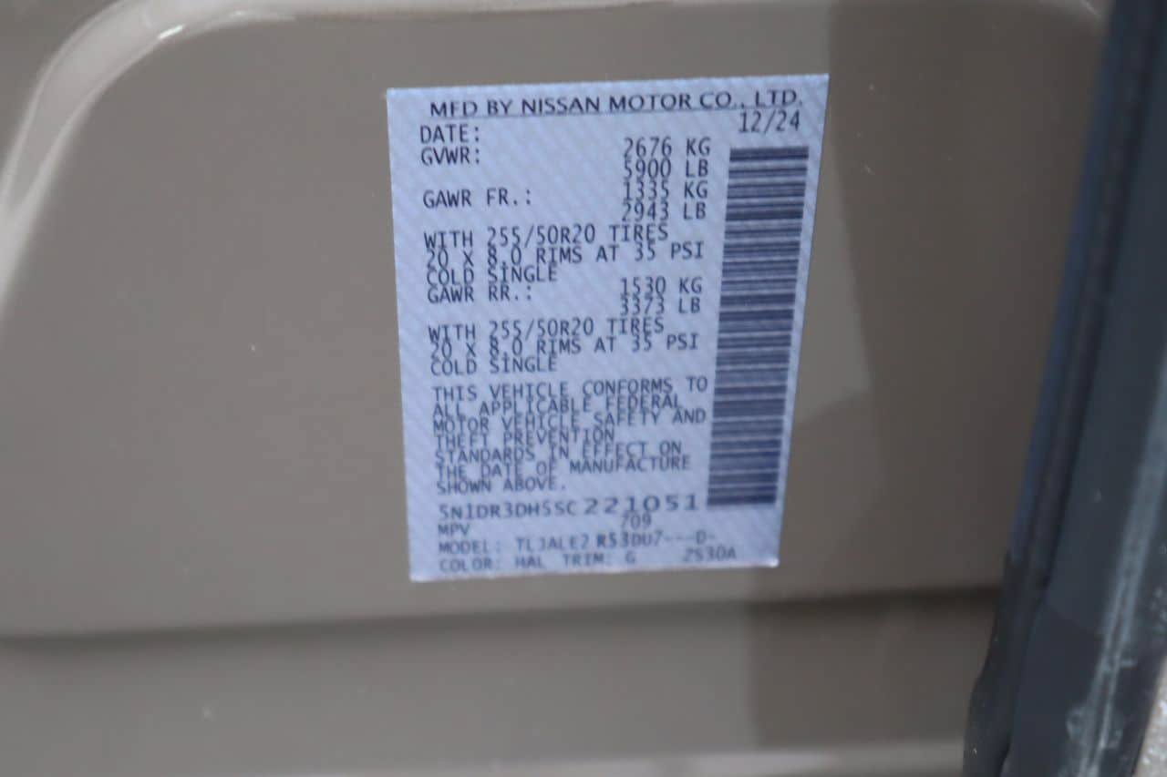 Used 2025 Nissan Pathfinder Platinum FWD image 33