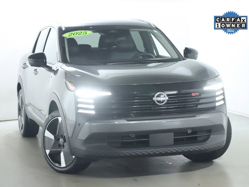 Certified 2025 Nissan Kicks SR image 3