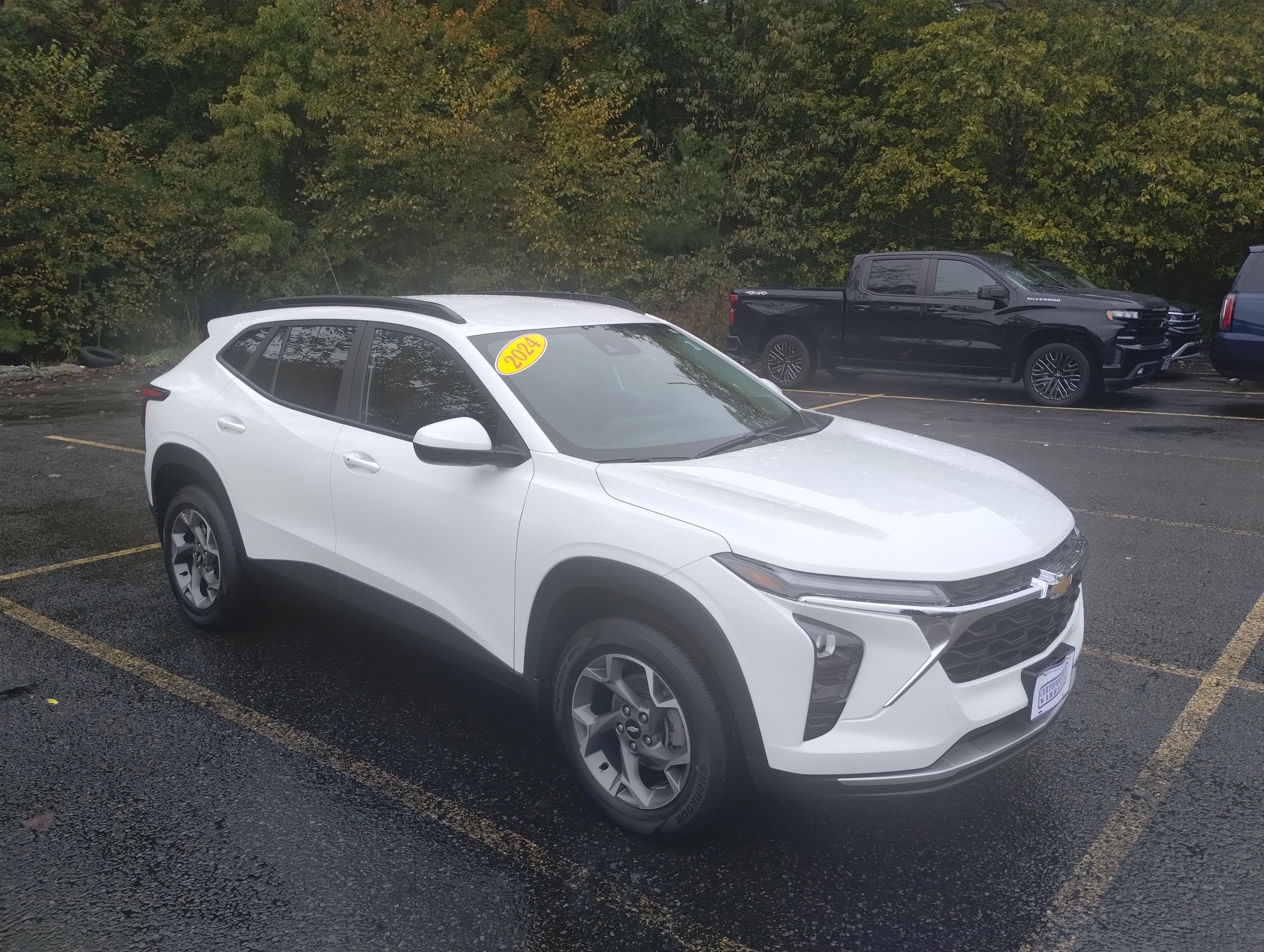 Used 2024 Chevrolet Trax LT w/ Driver Confidence Package image 1