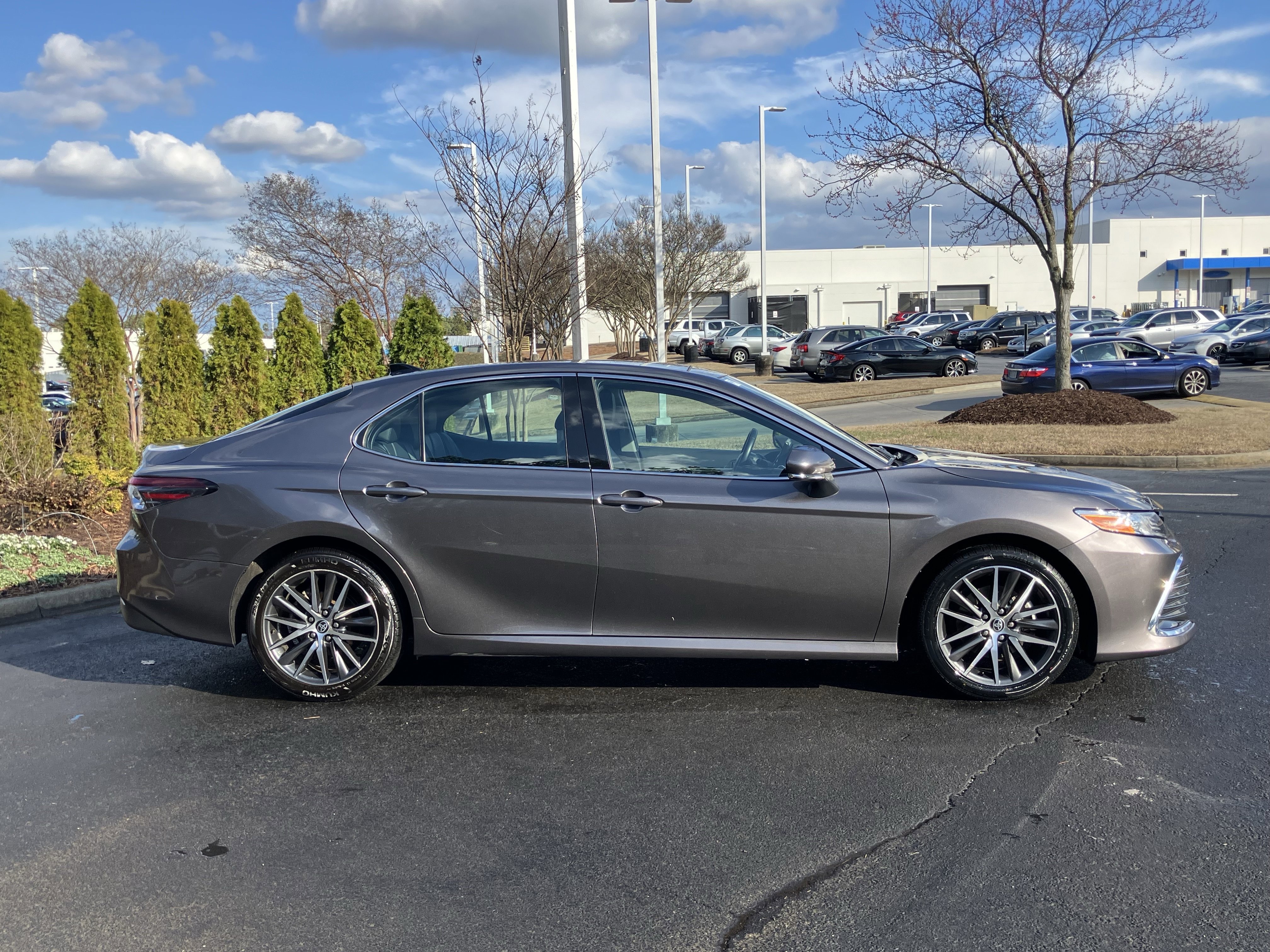 Used 2023 Toyota Camry XLE FWD image 11