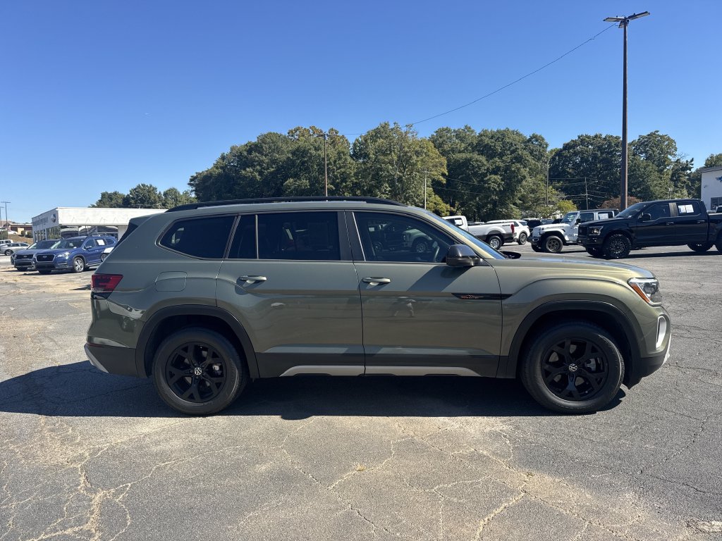 Used 2024 Volkswagen Atlas Peak Edition SE AWD/4WD image 8