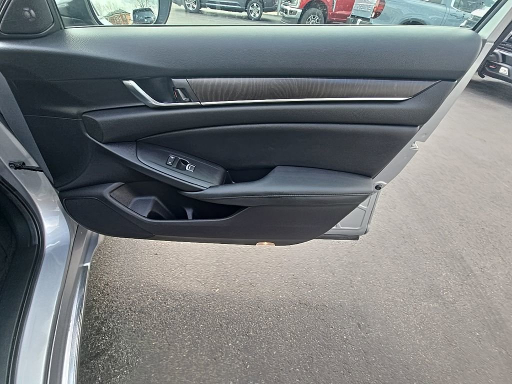 Used 2019 Honda Accord Touring image 31