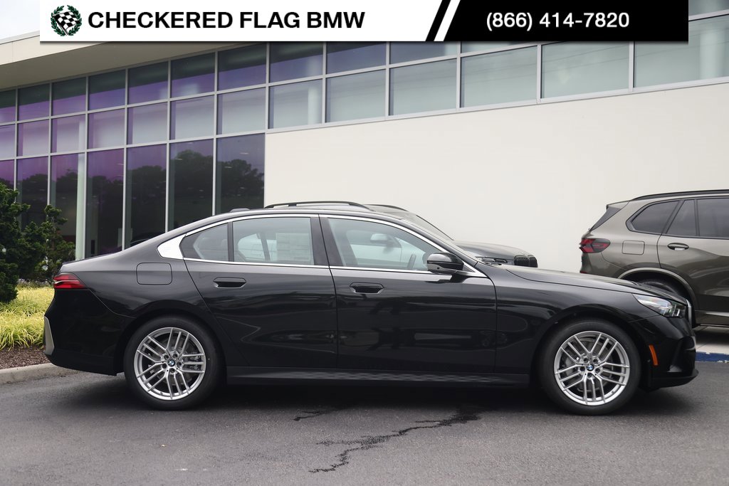 Certified 2024 BMW 530i xDrive w/ Premium Package image 4