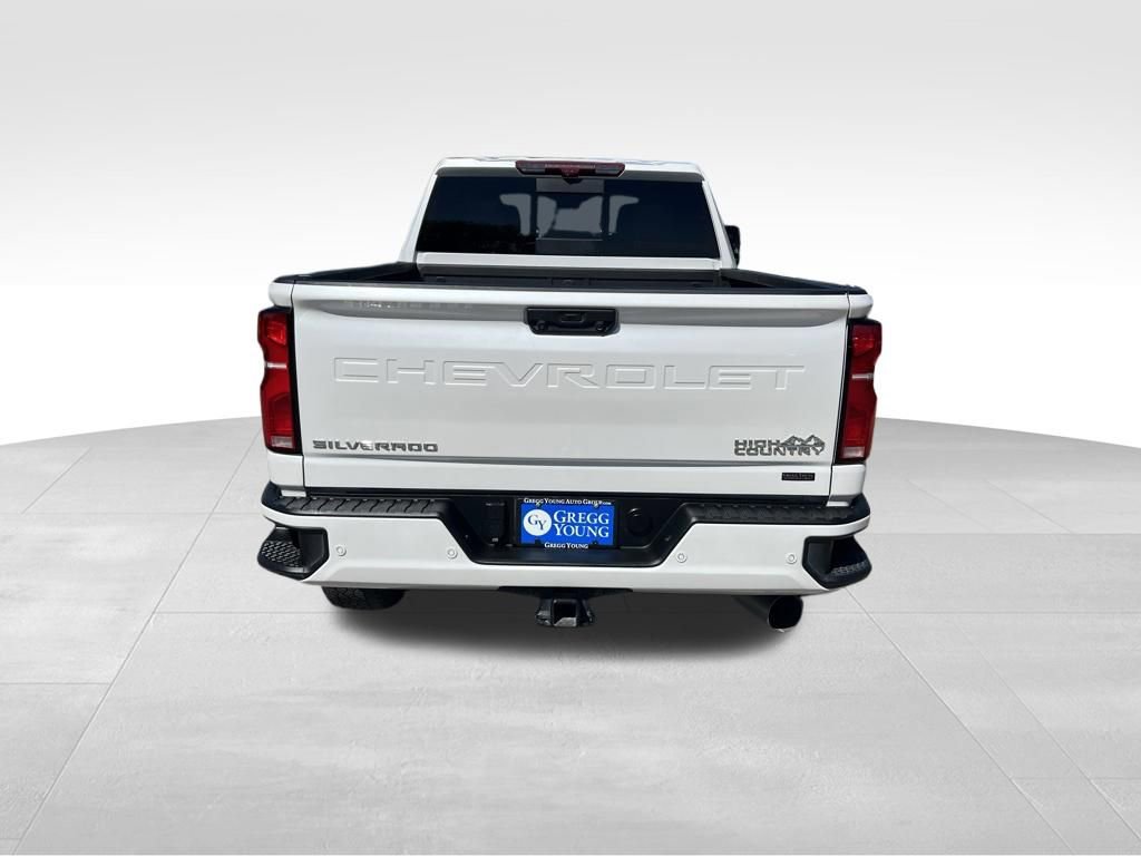 Used 2024 Chevrolet Silverado 2500 High Country w/ High Country Premium Package AWD/4WD image 4