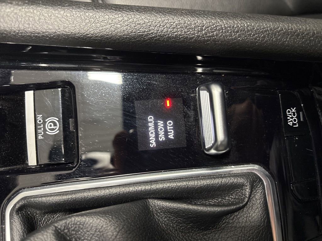 Used 2025 Jeep Compass Limited image 25