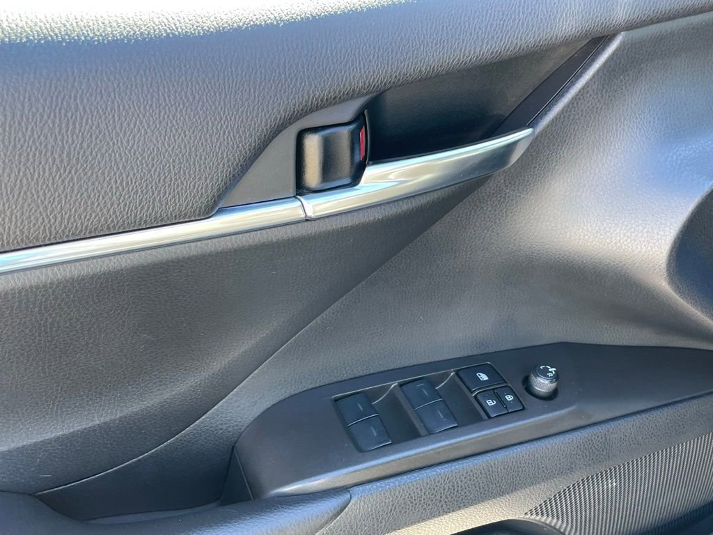 Used 2024 Toyota Camry SE image 11