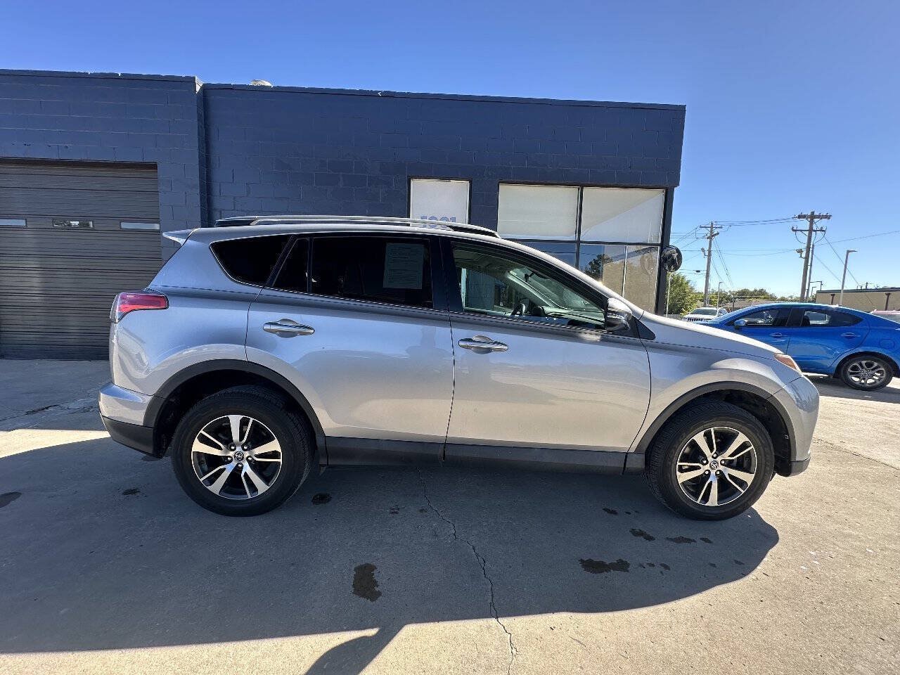 Used 2018 Toyota RAV4 XLE w/ Plus Extra Value Package AWD/4WD image 9