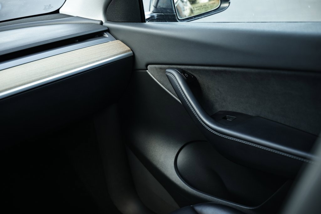 Used 2022 Tesla Model Y Long Range image 26