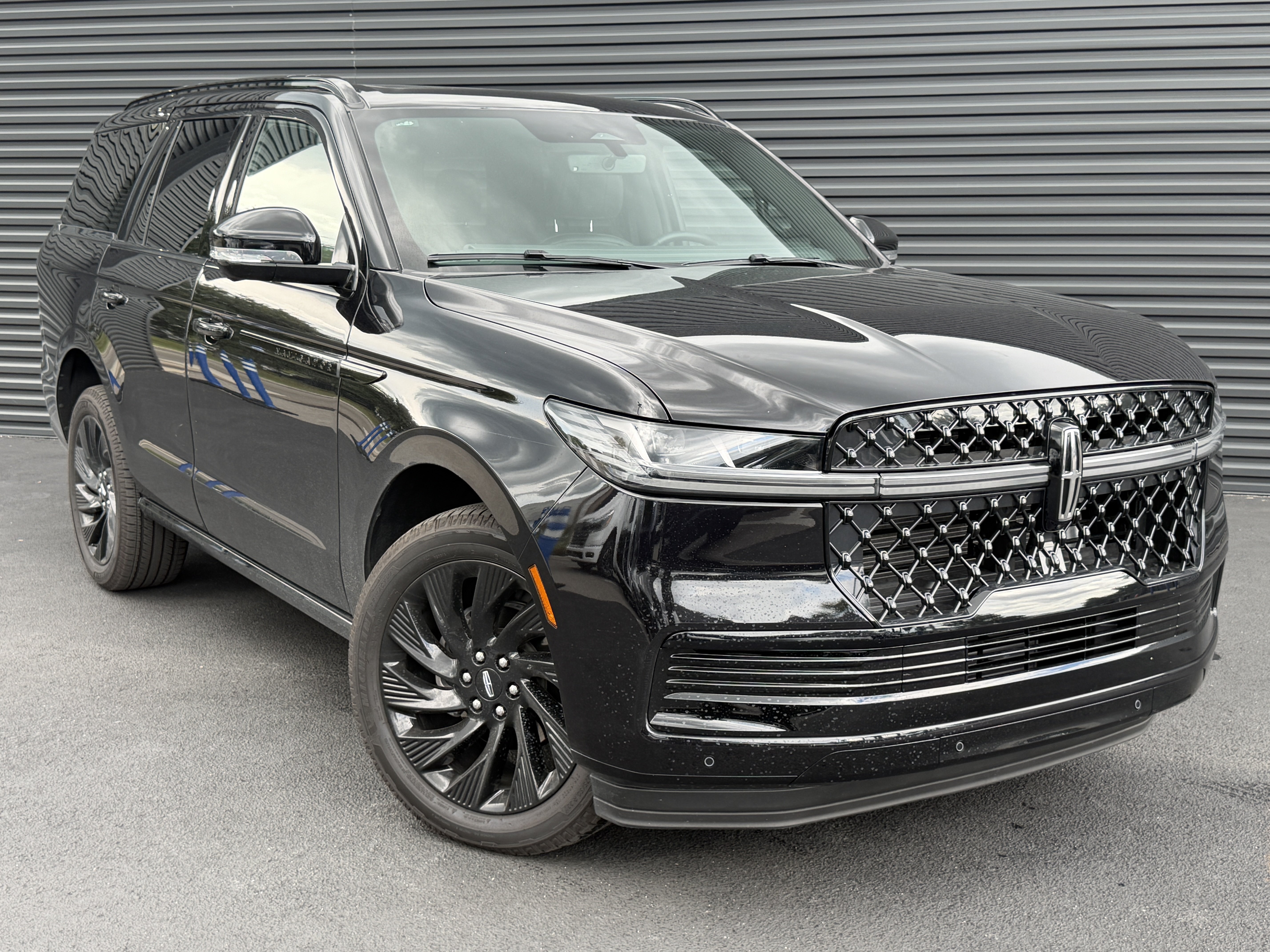Used 2026 Lincoln Navigator Reserve w/ Jet Appearance Package AWD/4WD image 7