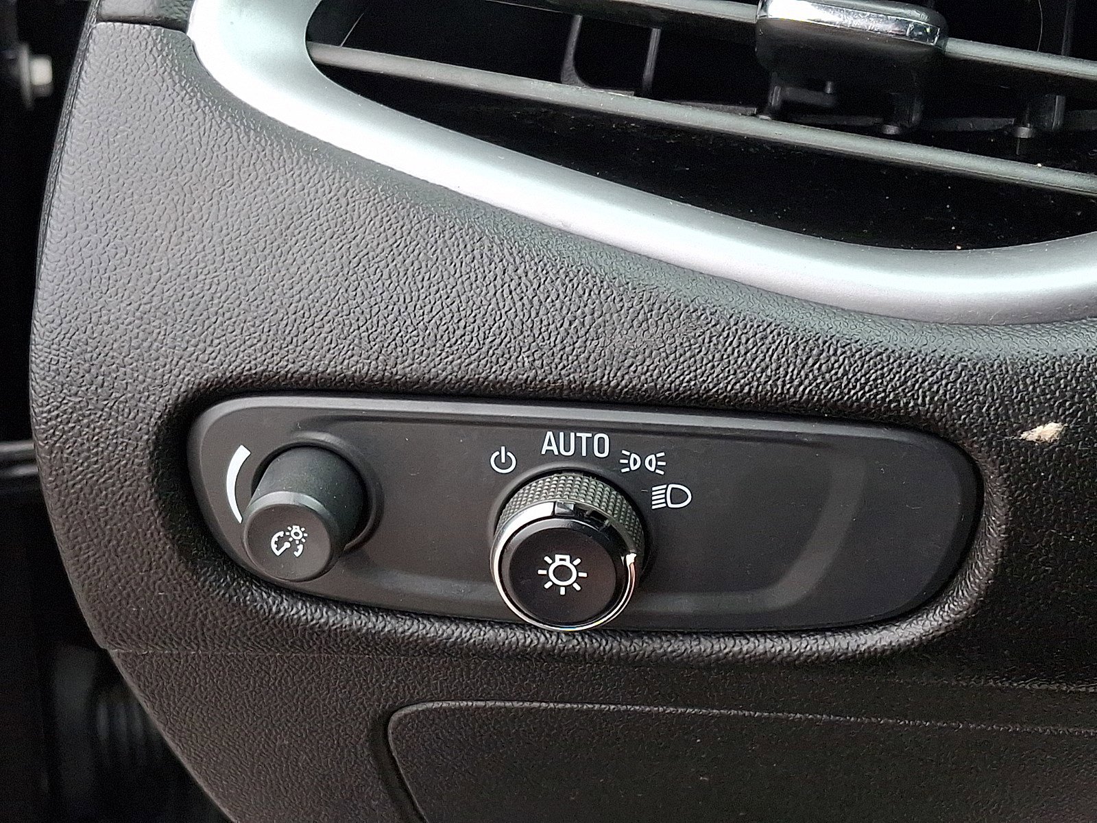Used 2023 Chevrolet Malibu LT FWD image 25