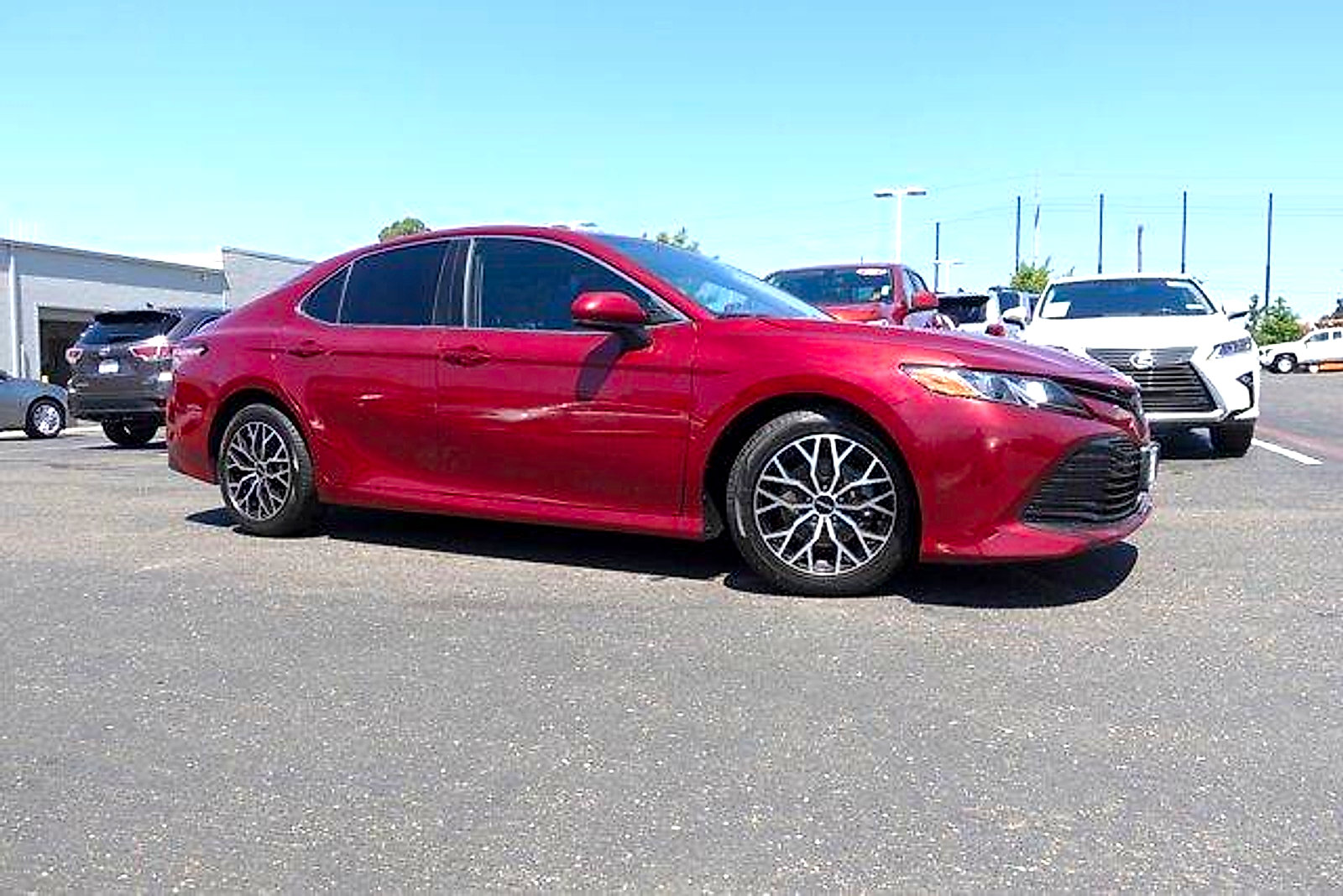 Used 2019 Toyota Camry LE FWD image 4