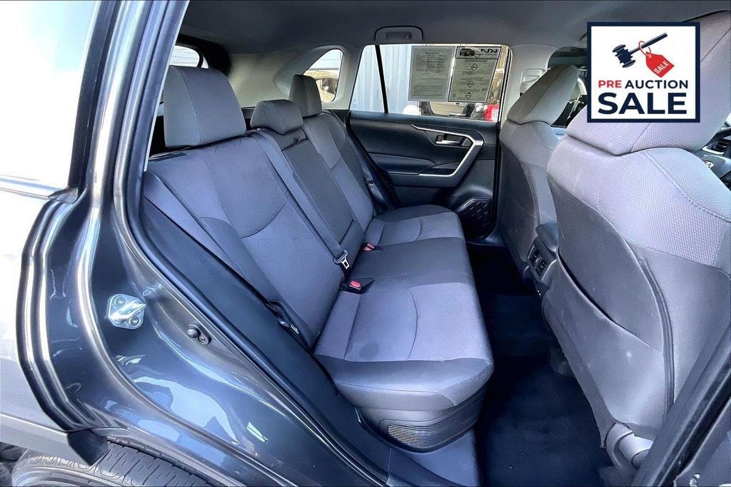 Used 2024 Toyota RAV4 XLE AWD/4WD image 27