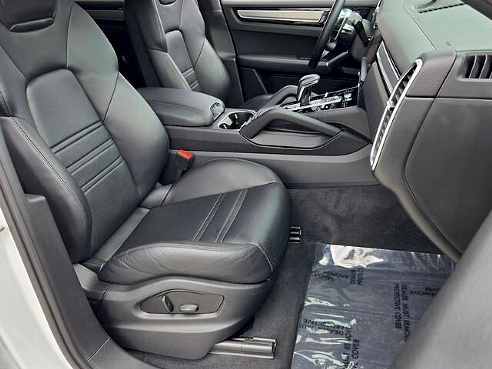 Used 2022 Porsche Cayenne Platinum Edition AWD/4WD image 16