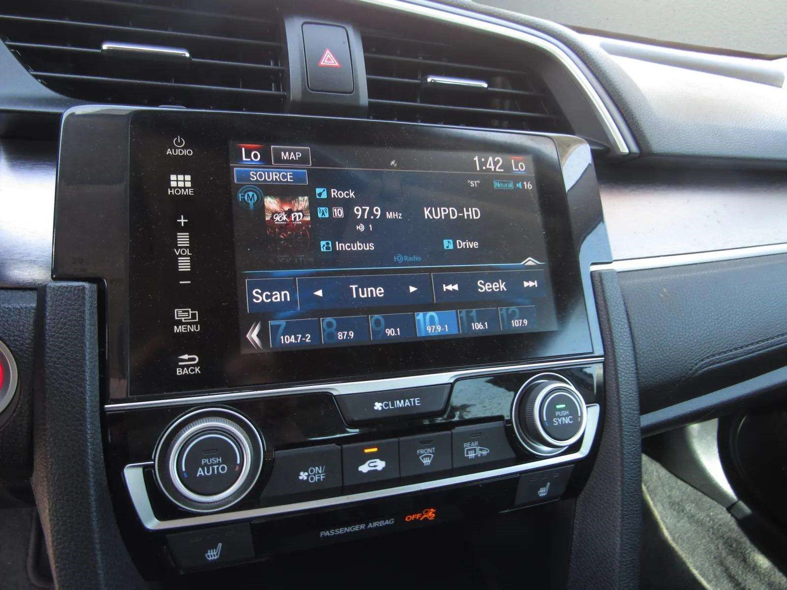 Certified 2017 Honda Civic Touring image 18