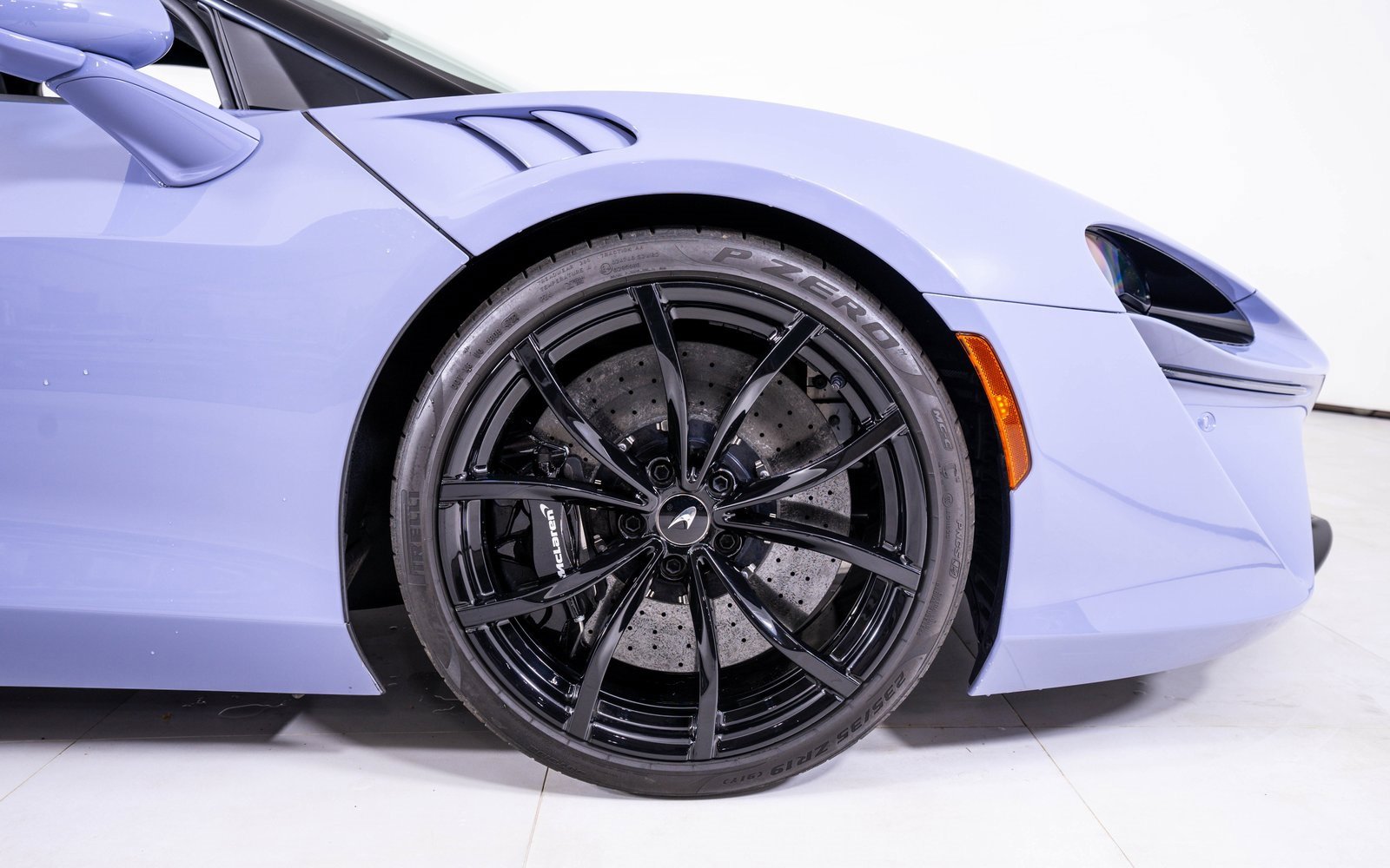 Used 2023 McLaren Artura image 16