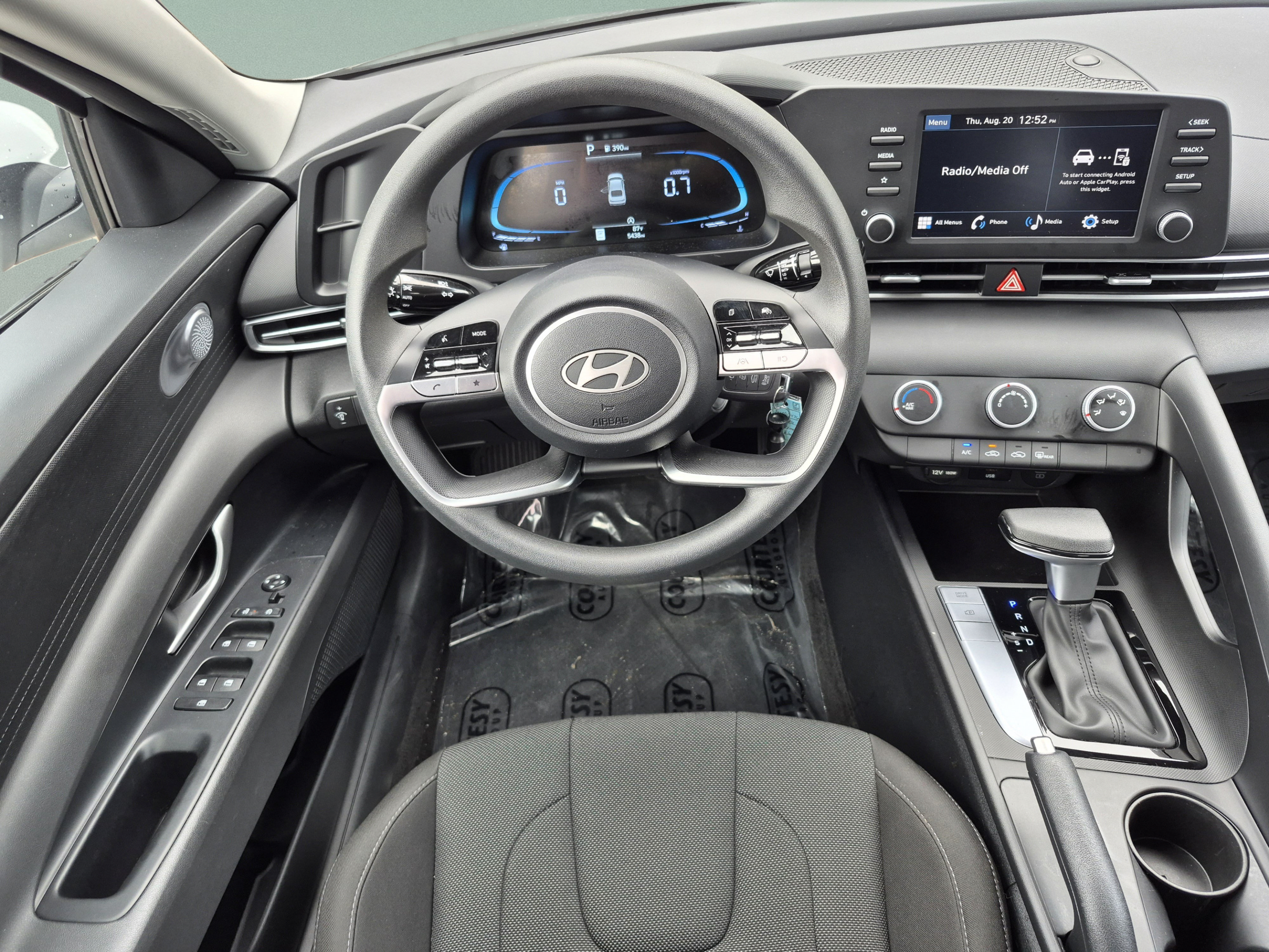 Used 2025 Hyundai Elantra SE FWD image 11