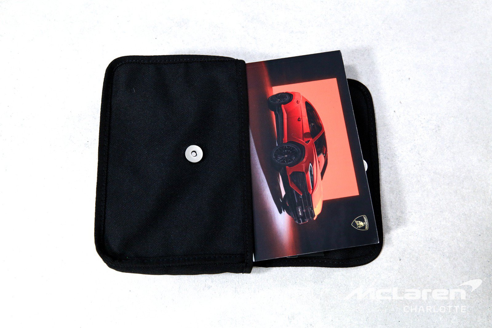 Used 2025 Lamborghini Urus SE AWD/4WD image 35