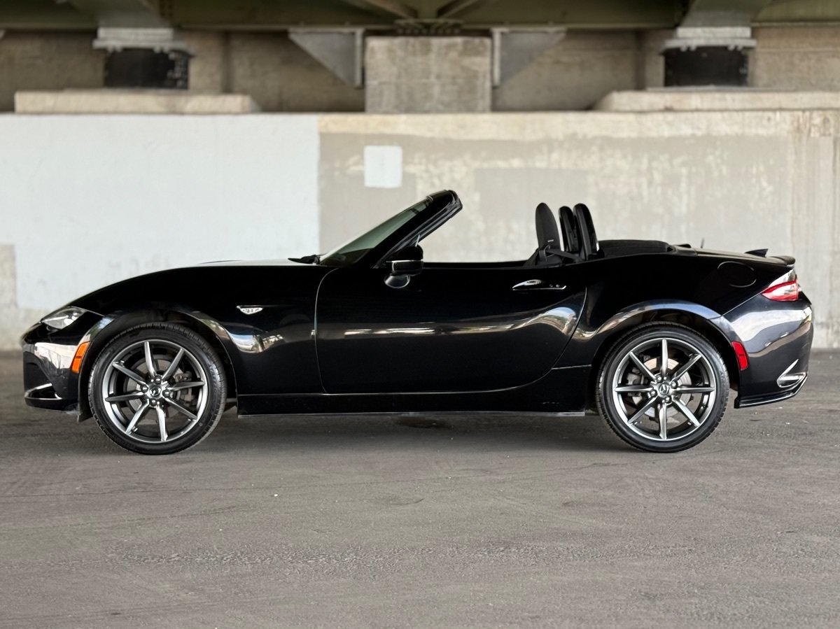 Used 2017 MAZDA MX-5 Miata Club RWD image 6