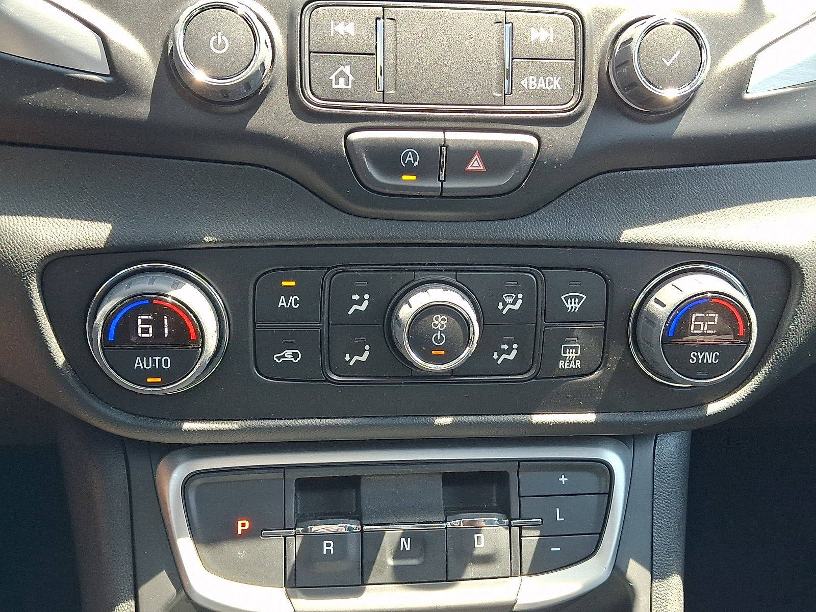 Used 2023 GMC Terrain SLT FWD image 16